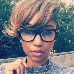 Meet your Posher, Adrienne